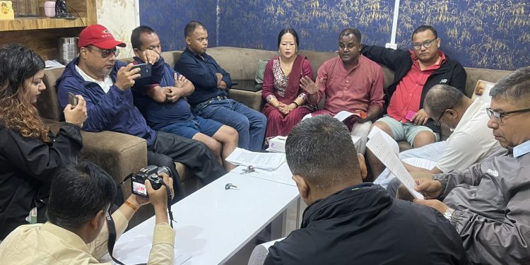 होटेल व्यवसायी संघ इटहरीमा किचलो, कार्यबाहक अध्यक्षले विधान विपरीत हटाए कार्यसमितिका तीनजना