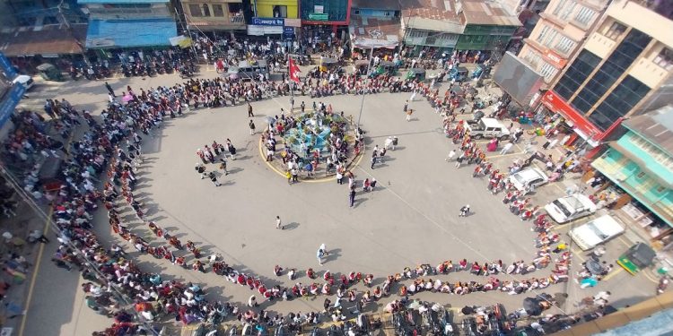 इलाम बजारमा साकेला नृत्य