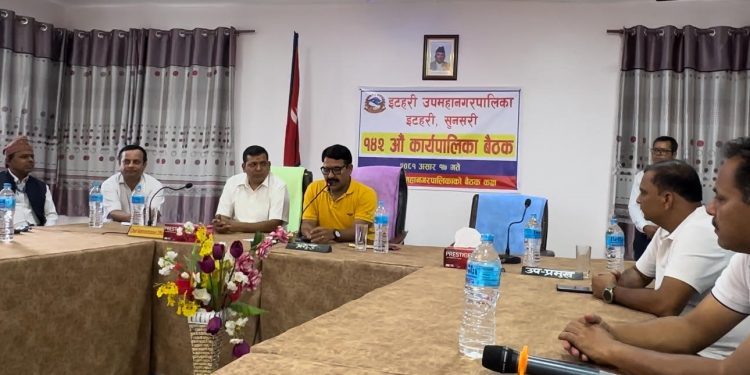 इटहरीका मेयरको आरोप – एमालेका जनप्रतिनिधिको कारण उपभोक्ताले भुक्तानी पाएनन्