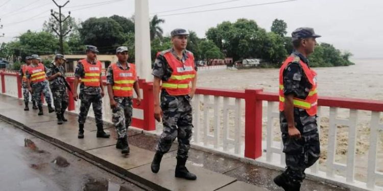 सप्तकोसीमा पानीको बहाब बढेपछि ४६ ढोका खोलिए