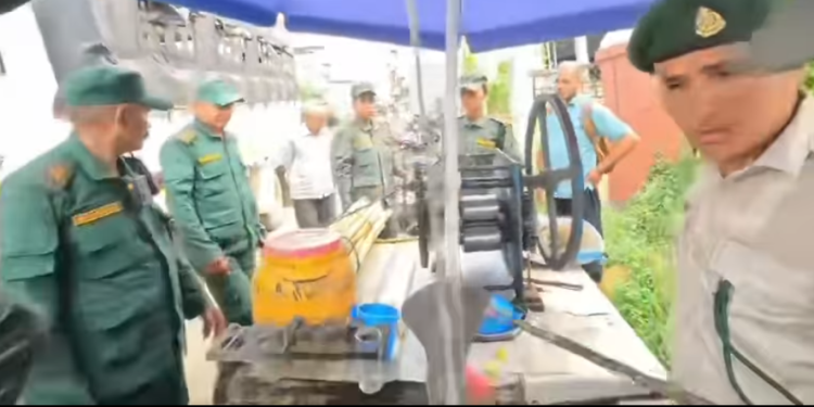 इटहरी : उखुको जुसमा अखाद्य पदार्थ भेटिएपछि १४ जना प्रहरी नियन्त्रणमा