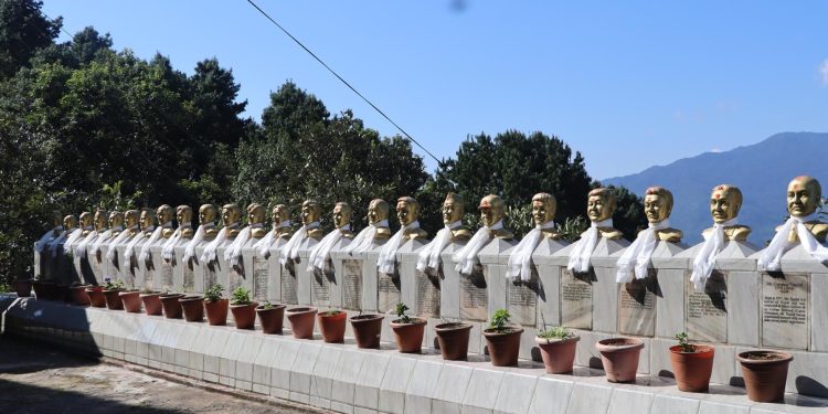 घुन्सामा हेलिकप्टर दुर्घटना भएको १८ वर्ष पूरा, भिन्तुना डाँडामा सरसफाइ अभियान