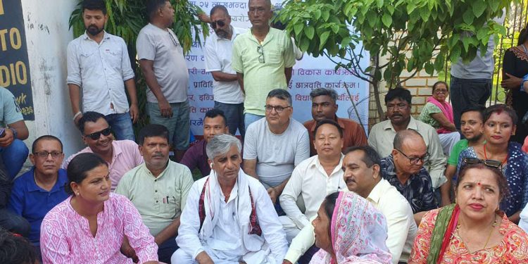 कोशी प्रदेशका पूर्वमुख्यमन्त्री केदार कार्कीले सुरु गरे आमरण अनशन