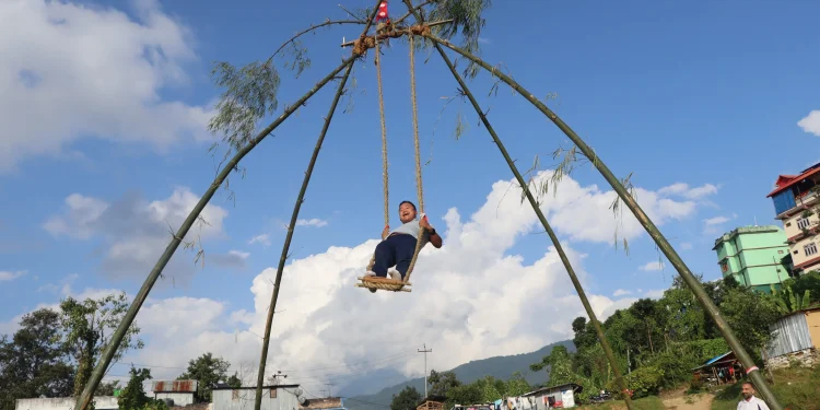 ताप्लेजुङ : परम्परागत संस्कृतिको रक्षा गर्न दसैँमा लिङ्गे पिङ