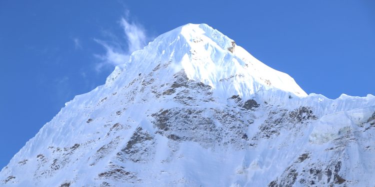 ताप्लेजुङको फक्ताङलुङ क्षेत्रमा अवस्थित मिरा पिक हिमाल