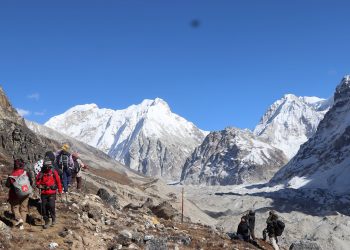 हिमालसँग रमाउन पुगेको पर्यटक