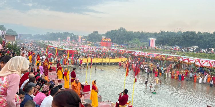 इटहरीमा छठ पर्वको उल्लास (फोटोफिचर)