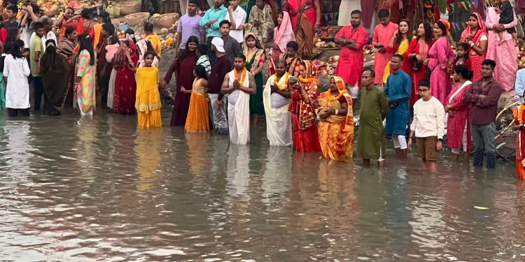 इटहरीमा छठ पर्वको उल्लास (फोटोफिचर)