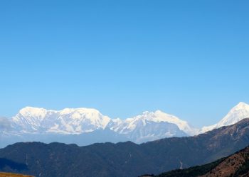 मौसम खुलेसँगै देखिएको मकालु हिमाल