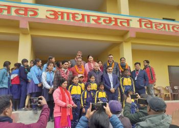 विराटनगरमा विद्यार्थीलाई नौ लाखको न्यानो कपडा !
