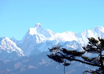 पाथीभराबाट देखिएको कुम्भकर्ण हिमाल