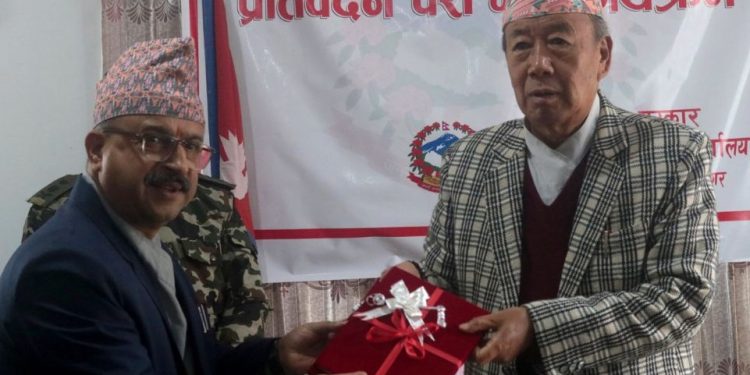 कोशी प्रदेश : मुख्य न्यायाधिवक्ताको कार्यालयद्धारा प्रदेश प्रमुखलाई बुझाइयो वार्षिक प्रतिवेदन