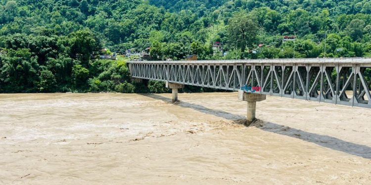 सुनसरीको चतरास्थित कोसी पुल नजिक दुर्घटना, एक युवकको मृत्यु