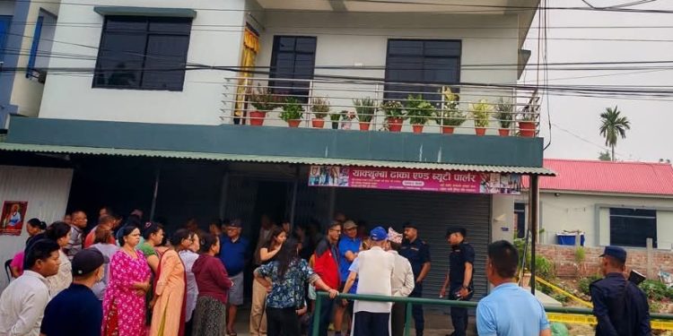 झापाको दमकमा घरको छतबाट खसेर एक वृद्धको मृत्यु