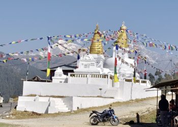 सोलुखुम्बु : हिमालको काखमा बौद्ध स्तूपा