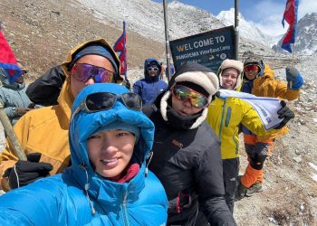 १२ नेपाली महिलाको टोली कञ्चनजङ्घा आधार शिविरमा