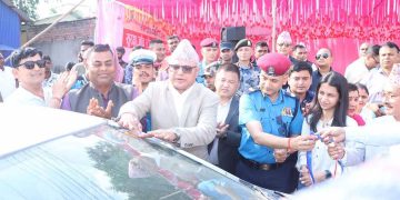 कोशी भ्रमण वर्ष : सीमा नाकामा पर्यटकीय सवारी साधनलाई स्टिकर टाँस्न सुरू