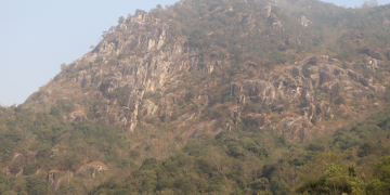 भोजपुर : ऐतिहासिकस्थल ‘गोल्मे राजा, गोल्मे रानी’ पर्यटकको पर्खाइमा