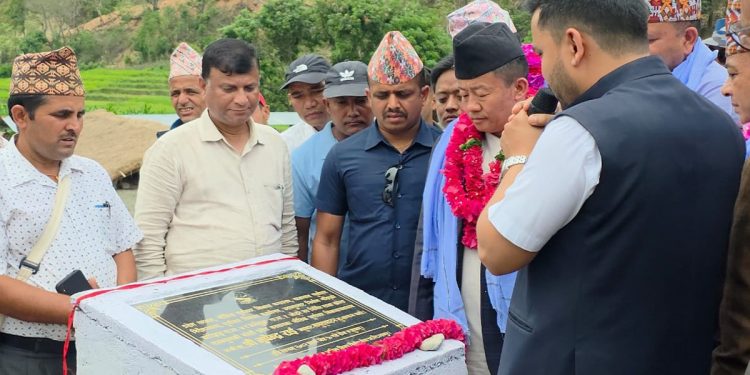 खोटाङको सावा खोलाको पुल मन्त्री राईद्वारा उद्घाटन