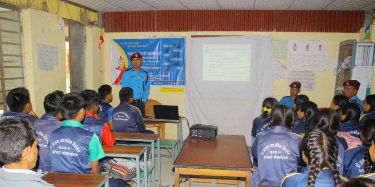 साइबर अपराध हुन नदिन विद्यार्थीमार्फत समुदायमा चेतना फैलाउँदै प्रहरी