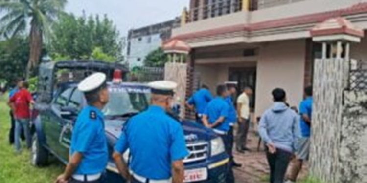 मोरङमा ब्रिफिङ दिने क्रममा ट्राफिकका एसपी अचानक लडेपछि…