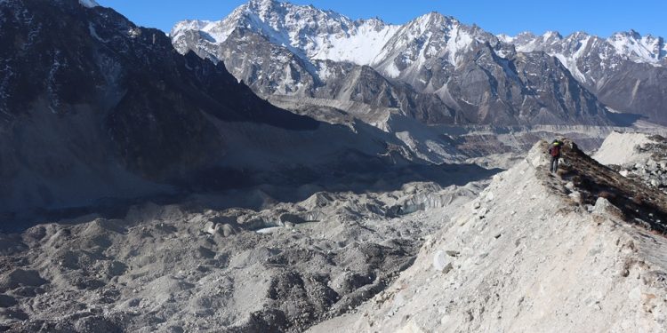 हिमपहिरोले बनाएको मार्ग