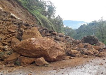 पहिरोले उदयपुरका ग्रामीण सडक अवरुद्ध