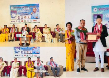 इटहरीमा ‘हिउँको गीत’ उपन्यासमाथि विमर्श, लेखक तीर्थ गुरुङ सम्मानित