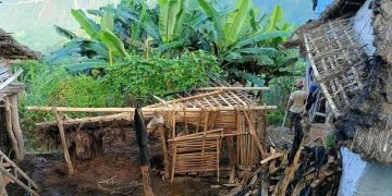 खोटाङ : एक घण्टाको अन्तरमा दुई छिमेकीको घरमा आगजनी