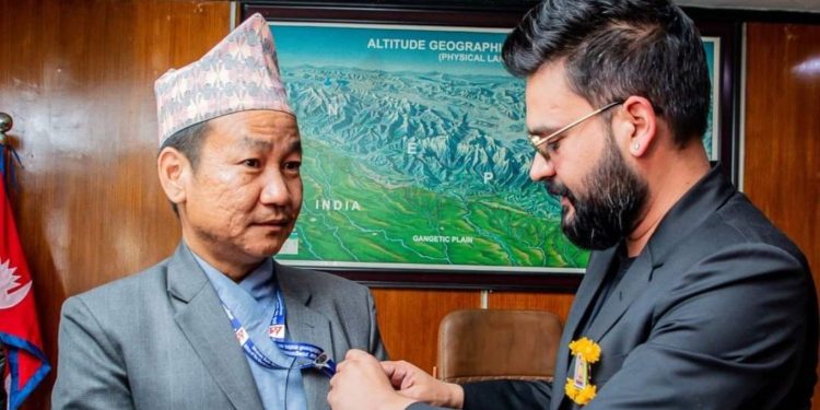 बालेनप्रति हर्क साम्पाङको कटाक्ष – “सिंहदरबार जलाइदिन्छु भन्ने र अहिलेको गृहमन्त्री बीच सम्बन्ध छ कि संयोग मात्रै ?”