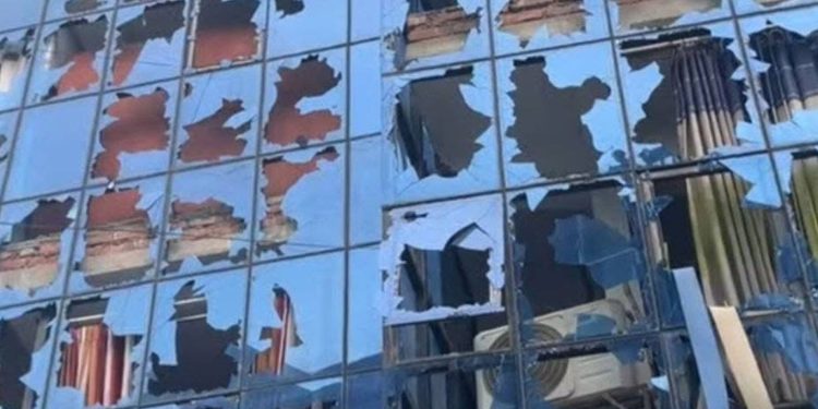 इटहरी उपमहानगरअघिको भवन तोडफोड, सडक ठप्प