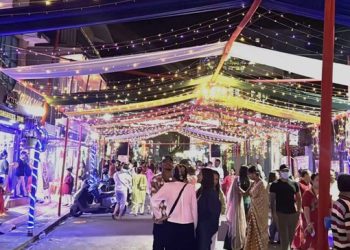 धरान : घरघरमा झिलिमिली बत्ती, सडकका गल्लीमा फूलमालाको सुगन्ध