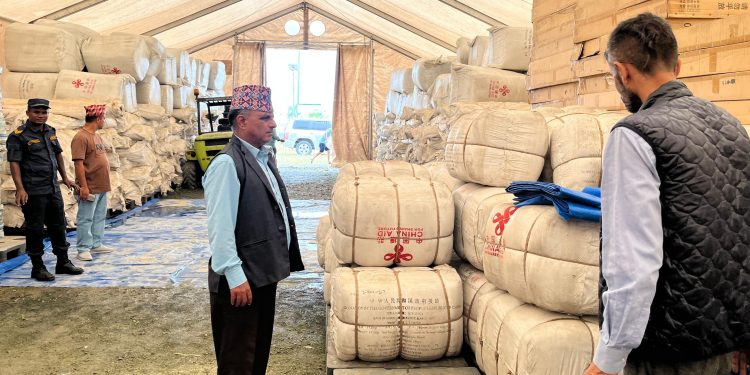 धमाधम राहत सामग्री पठाउँदै कोशी सरकार