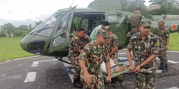 पहिरोमा परी गम्भीर घाइते भएका सुत्केरीसहित दुई जनाको उद्धार