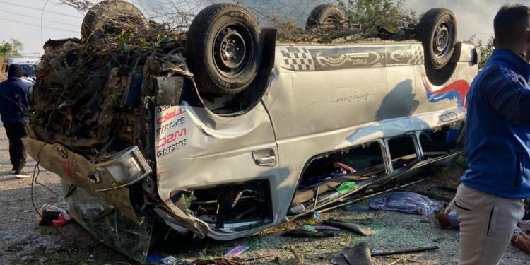 धनकुटामा माइक्रोबस दुर्घटना हुँदा एकजनाको मृत्यु, १४ जना घाइते