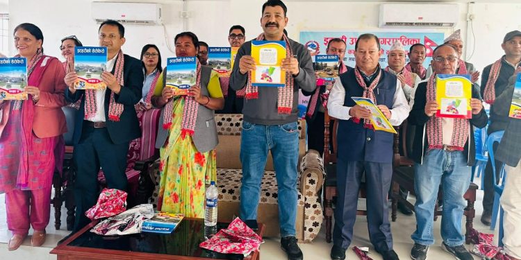 ‘इटहरी सेरोफेरो’ पाठ्यपुस्तक सार्वजनिक, विद्यालयमा अध्यापन हुने