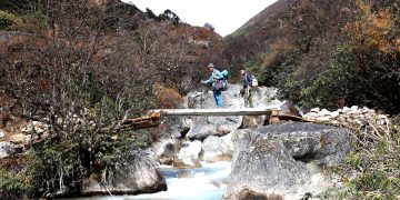 ओलाङचुङ्गोला क्षेत्रमा पर्यटक