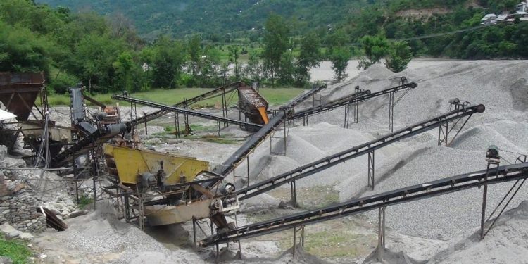 भोजपुरको लेगुवाघाटमा अवैध सञ्चालन हुँदै आएको क्रसर उद्योग सञ्चालनमा रोक