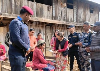 सङ्खुवासभामा अशक्तलाई घरमै पुगेर नागरिकता प्रदान