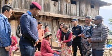 सङ्खुवासभामा अशक्तलाई घरमै पुगेर नागरिकता प्रदान