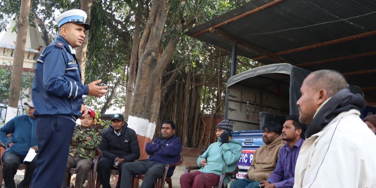 इटहरीमा सिटी सफारी चालकलाई लक्षित ट्राफिक सचेतना कार्यक्रम