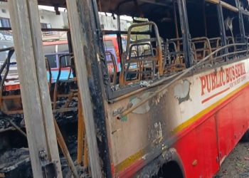 धरानमा पार्किङ गरेर राखिएका यात्रुबाहक बसमा कसले गर्‍यो आगजनी ?