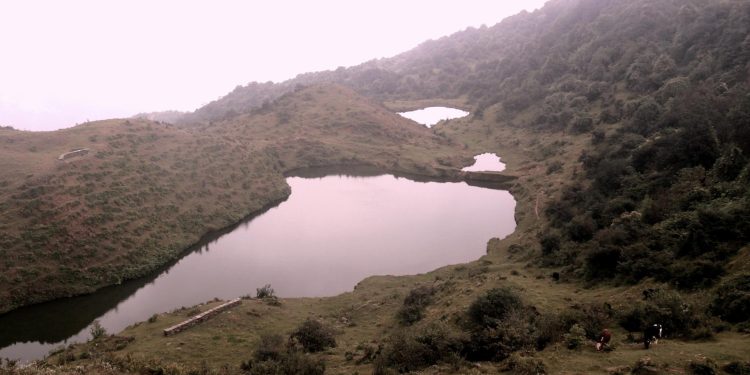 पोखरीको मनमोहक दृश्यले पदयात्रा जाने पर्यटक आनन्दित