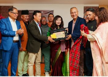 चर्चित गायिका पवित्र सुब्बालाई ‘नझरेका फूलहरू सम्मान–२०८२’ प्रदान
