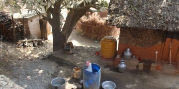 खानेपानी अभावपछि गाउँ खाली : घर भत्किँदै, खेतीयोग्य जमिन झाडीले ढाक्दै