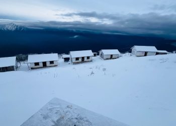 हिमपातपछि देखिएको पाथीभरा मन्दिर क्षेत्रको दृश्य (फोटो फिचर)