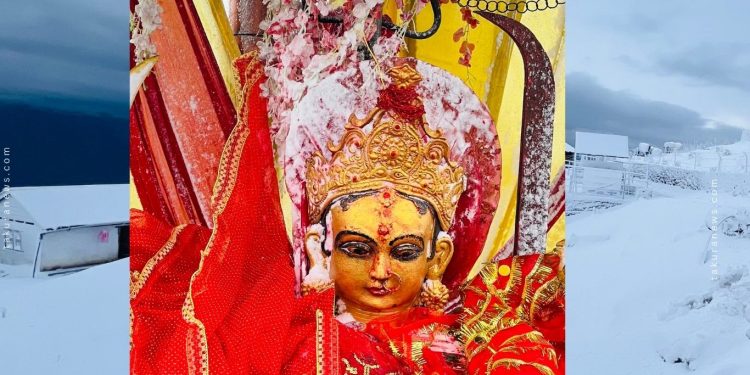 हिमपातपछि देखिएको पाथीभरा मन्दिर क्षेत्रको दृश्य (फोटो फिचर)