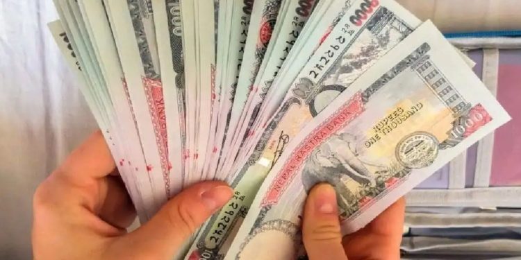 मोरङमा स्रोत नखुलेको चार लाख ६२ हजार रकम बरामद