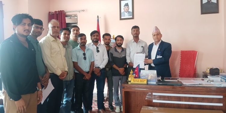 मोरङमा गाउँपालिका अध्यक्षकै सामुन्ने पत्रकारलाई ज्यान मार्ने धम्की