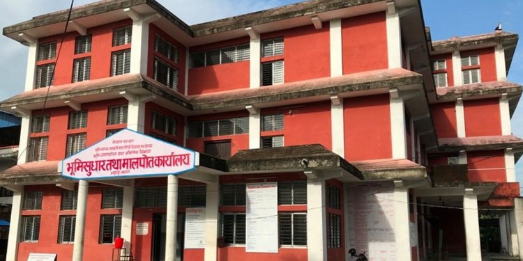 झापाको मालपोतमा टोकन प्रणाली, अनधिकृत व्यक्तिको प्रवेशमा कडाइ